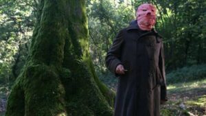 Héctor 2 (Karra Elejalde) sets in motion a deadly chain of events in Nacho Vigalondo's Timecrimes (2007)